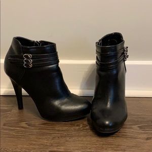 Kelly & Kate Black Booties size 5.5